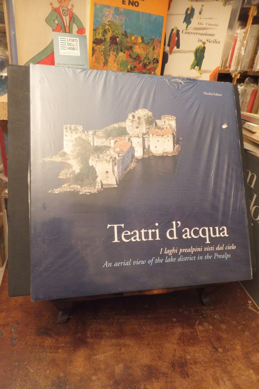 TEATRI D'ACQUA I LAGHI PREALPINI VISTI DAL CIELO | Immagine principale