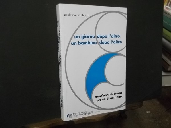 UN GIORNO DOPO L'ALTRO UN BAMBINO DOPO L'ALTRO