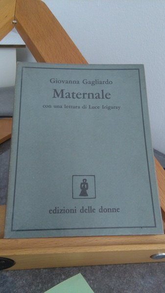 MATERNALE CON UNA LETTURA DI LUCE IRIGARY