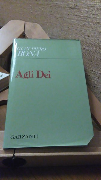 AGLI DEI