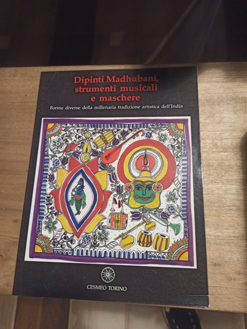 Dipinti Madhubani, strumenti musicali e maschere