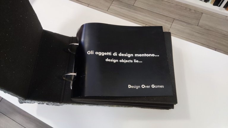 Dog Design - Gli oggetti di Design mentono. Design Object …