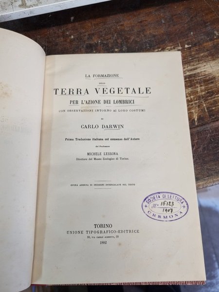 La formazione della terra vegetale per l'azione dei lombrici con …