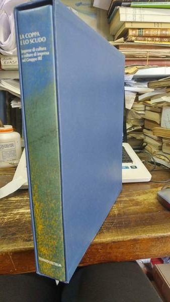 La coppa e lo scudo; volume dedicato alle iniziative e … | Immagine principale