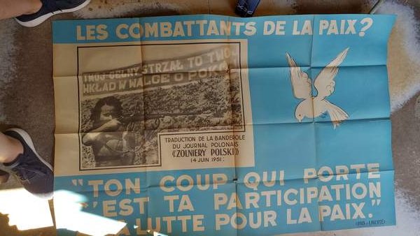 Les combattants de la paix? Manifesto illustrato. Traduction de la …