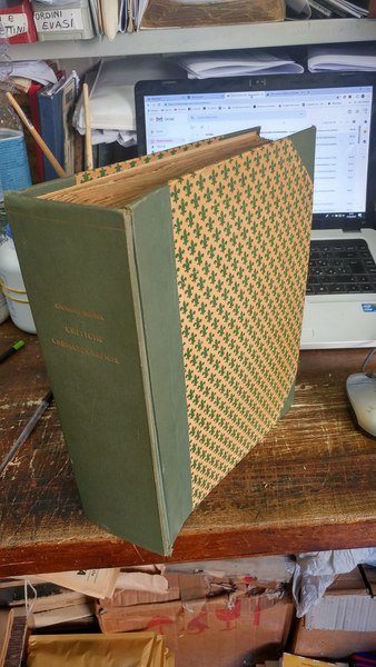 Raccolta di 328 ritagli di articoli di critiche cinematografiche pubblicati …