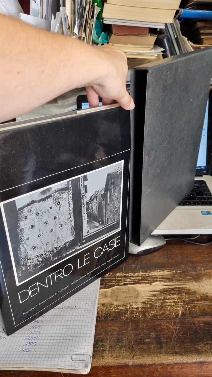 Dentro le case, fotografie di G. Berengo Gardin, L. D'Alessandro …