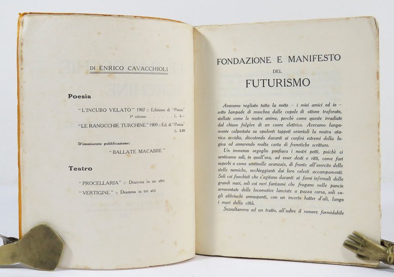 Le ranocchie turchine col manifesto del Futurismo di F.T. Marinetti