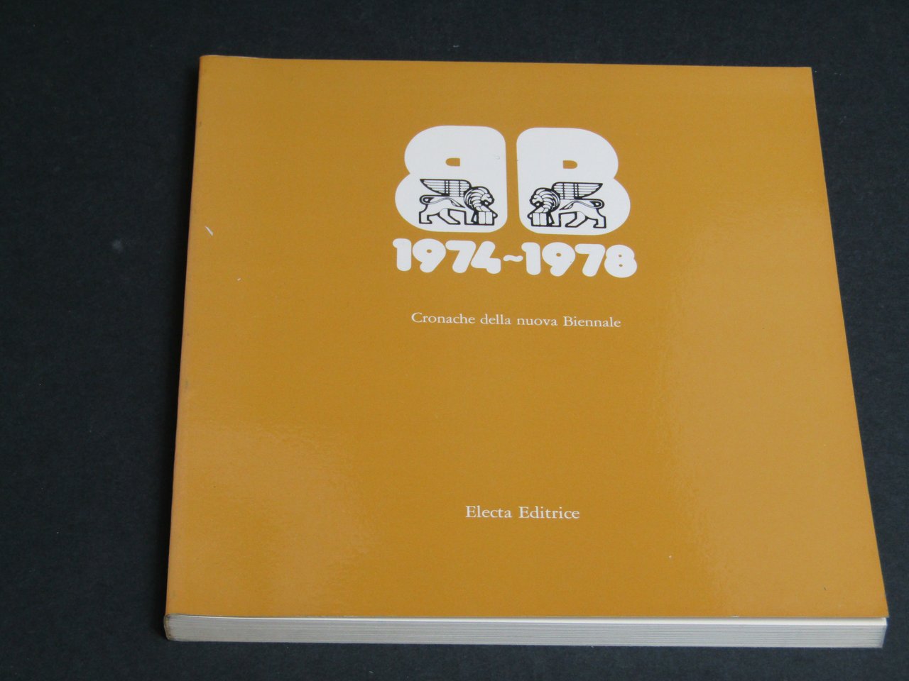 AA. VV. Cronache dalla nuova biennale 1974 - 1978. Electa …