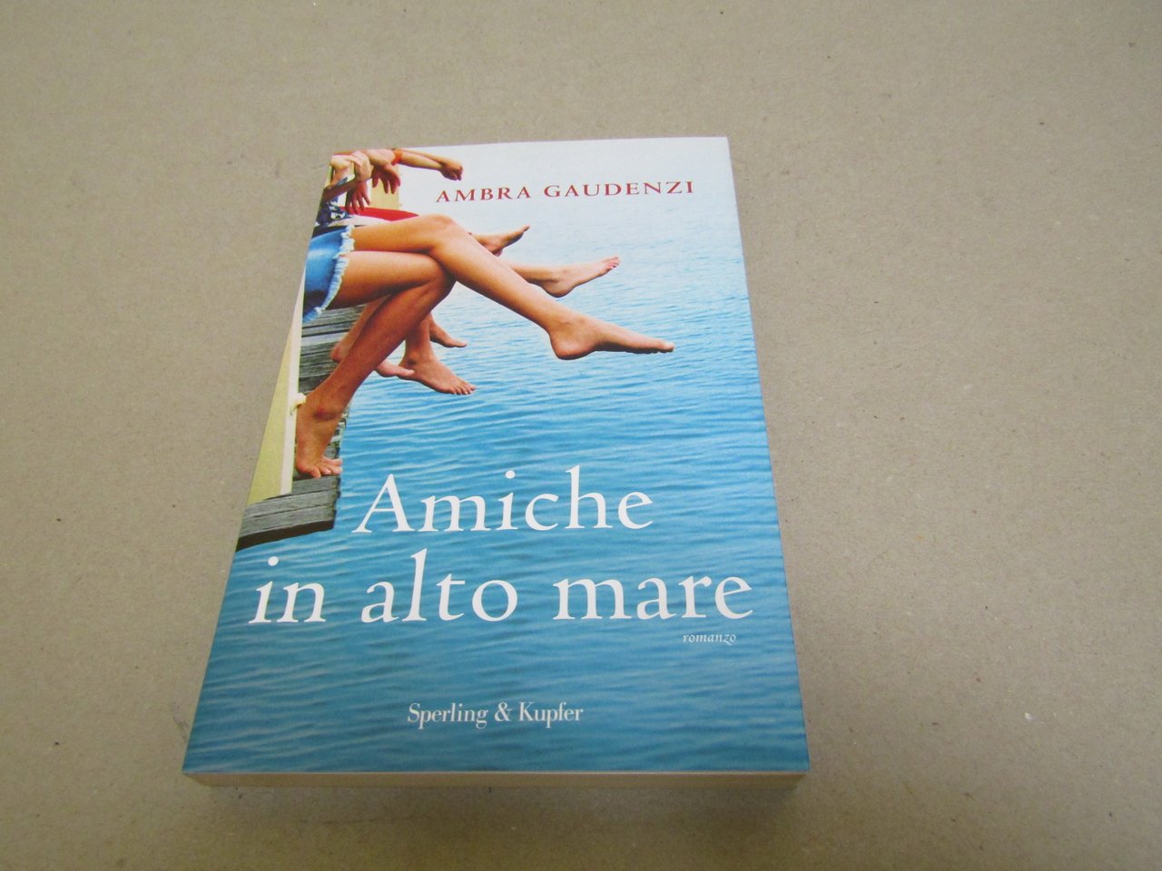 Ambra Gaudenzi. Amiche in alto mare