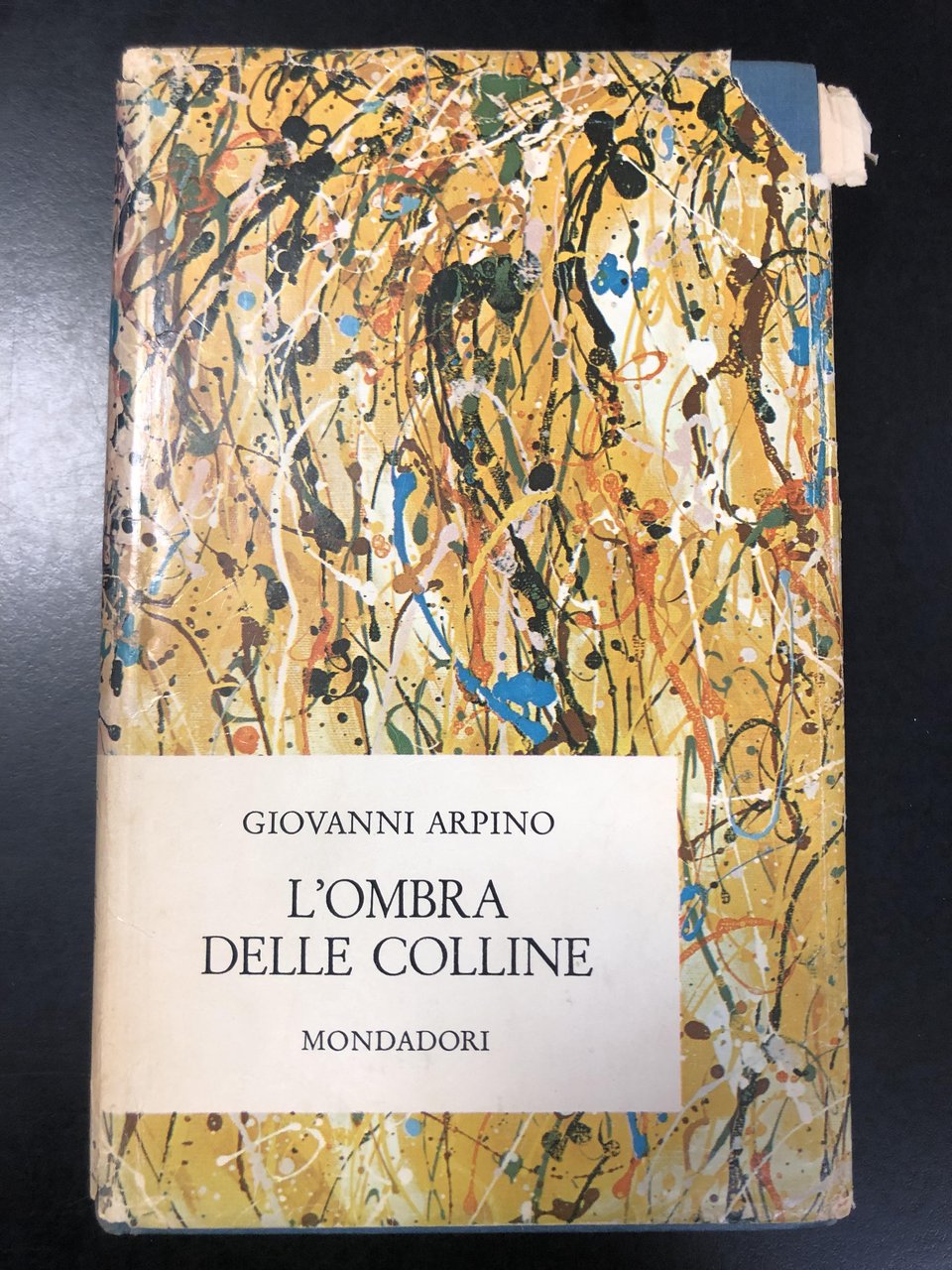 Arpino Giovanni. L'ombra delle colline. Mondadori 1964.