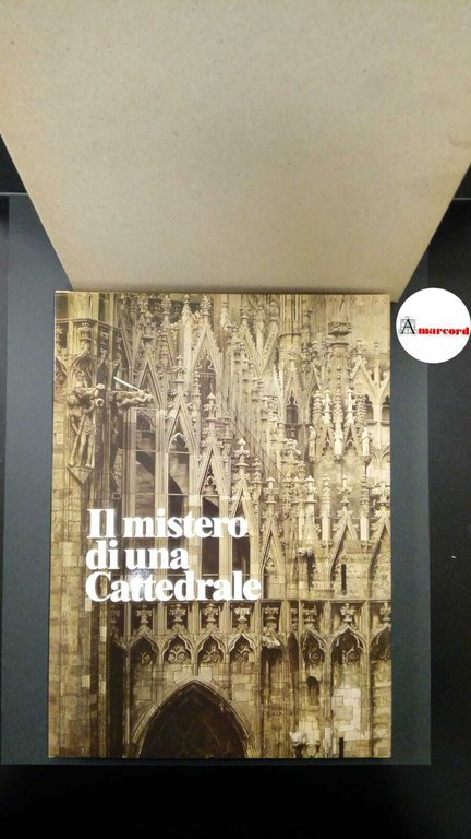 Brivio, Ernesto. Il mistero di una cattedrale : il Duomo di Milano, sei secoli di storia, di arte, di fede. Cinisello Balsamo Edizioni paoline, 1986 - foto Pepi Merisio