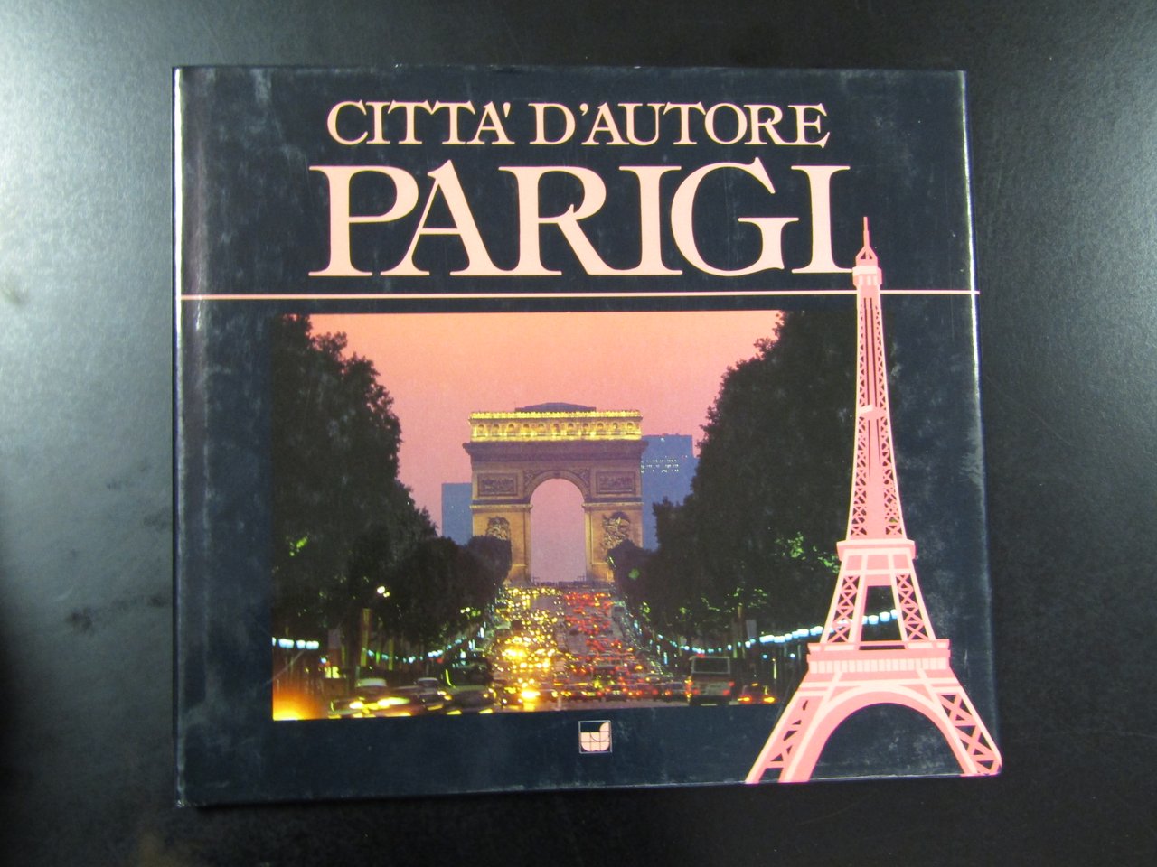 Città d'autore. Parigi. Edizioni White Star 1991.