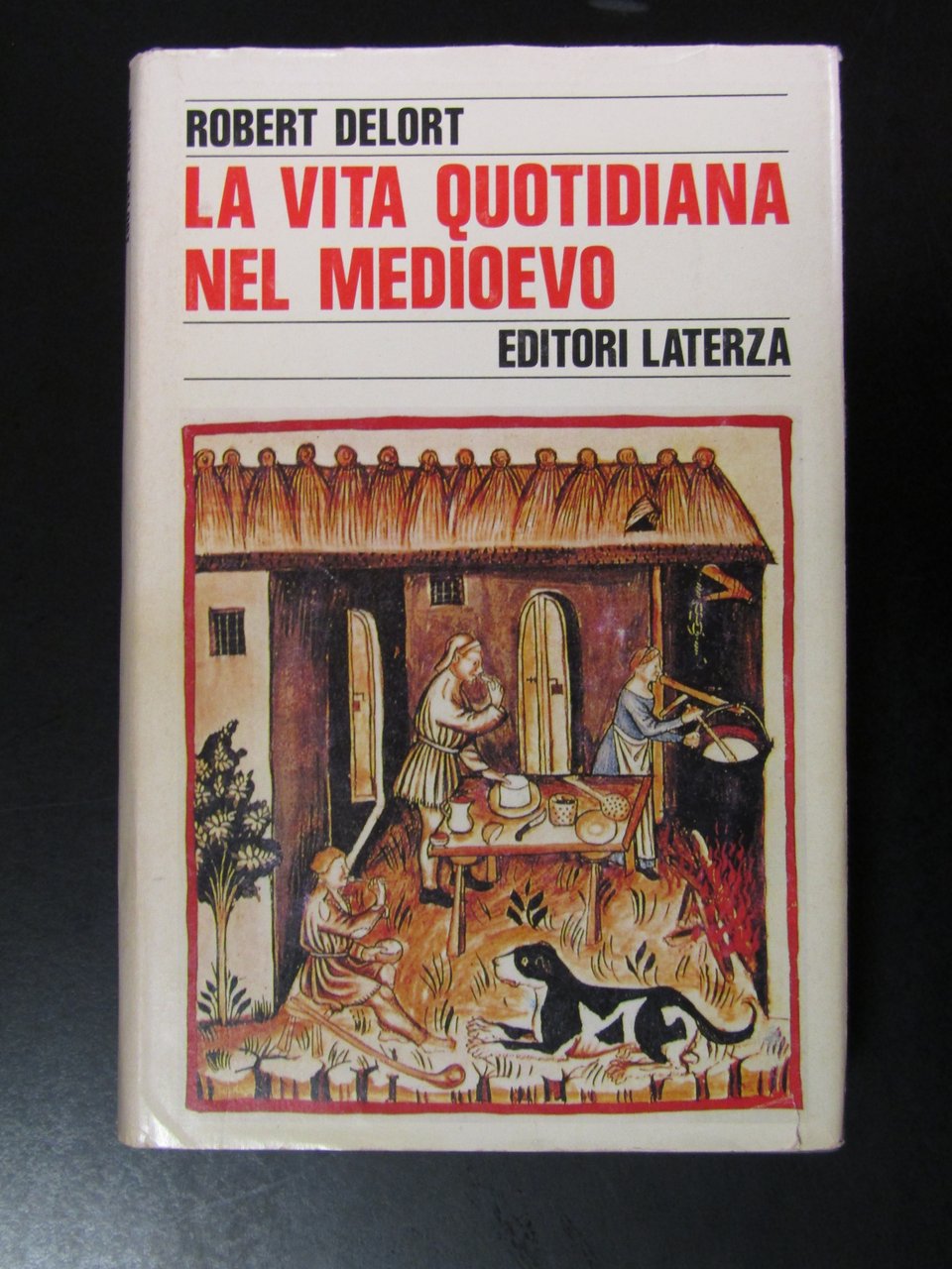 Delort Robert. La vita quotidiana nel Medioevo. Laterza 1989.