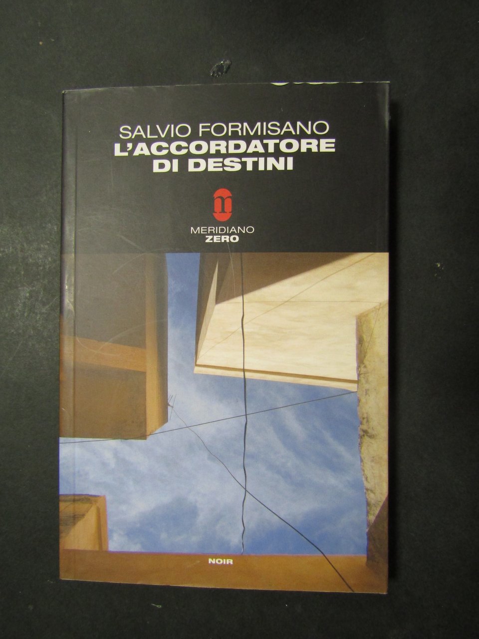 Formisano Salvio. L' accordatore di destini. Meridiano nero. 2007
