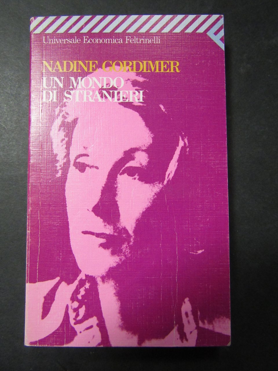 Gordimer Nadine. Un mondo di stranieri. Feltrinelli. 1990 | Immagine principale