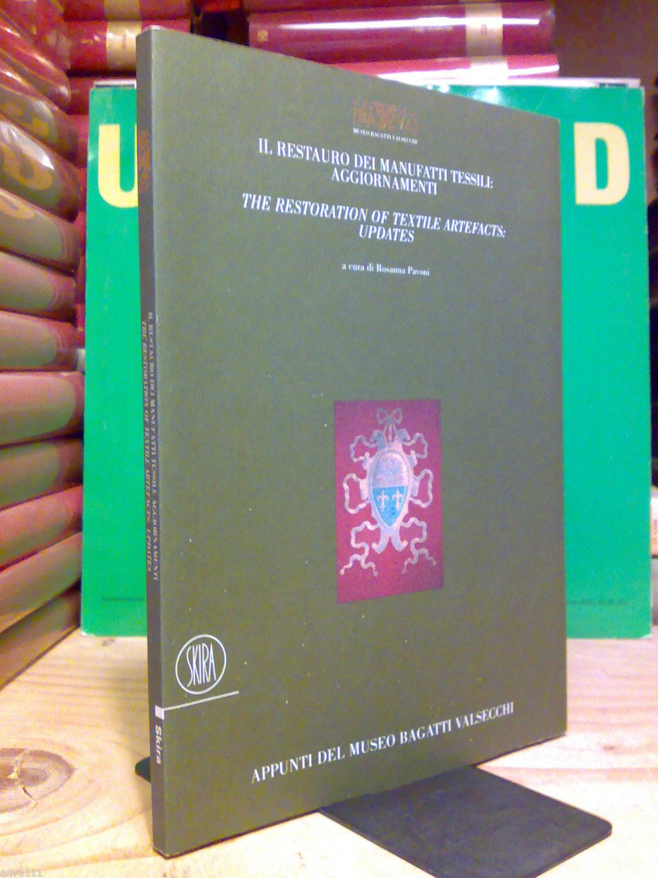 IL RESTAURO DEI MANUFATTI TESSILI - aggiornamenti 1999 - italiano/inglese