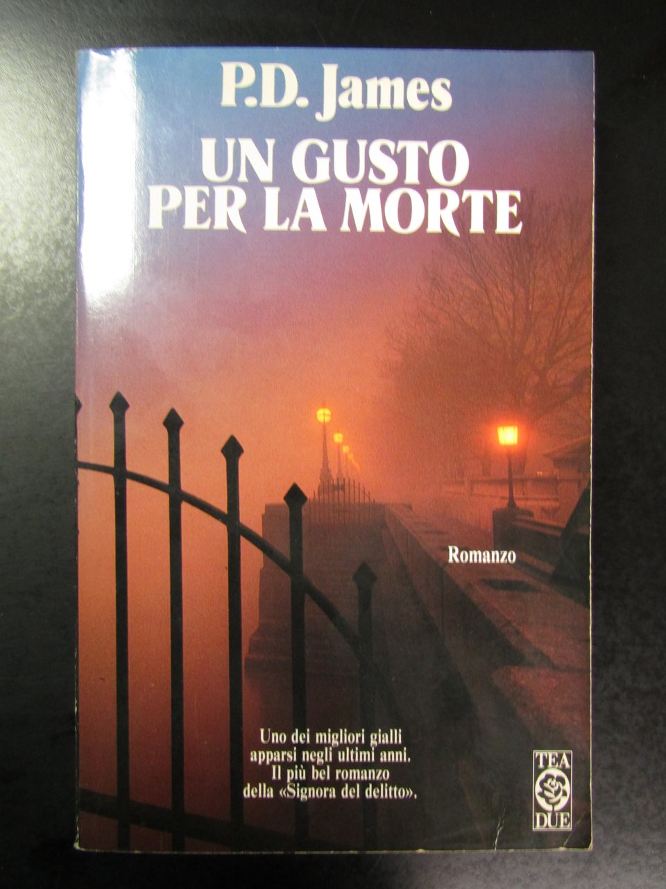 James P.D. Un gusto per la morte. TEA 1993.