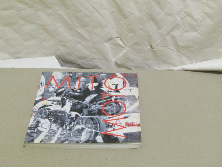 MITOMOTO Gli Artisti e la motocicletta - Reggio Emilia Chiostri di San Domenico 3 luglio / 19 settembre 1999 