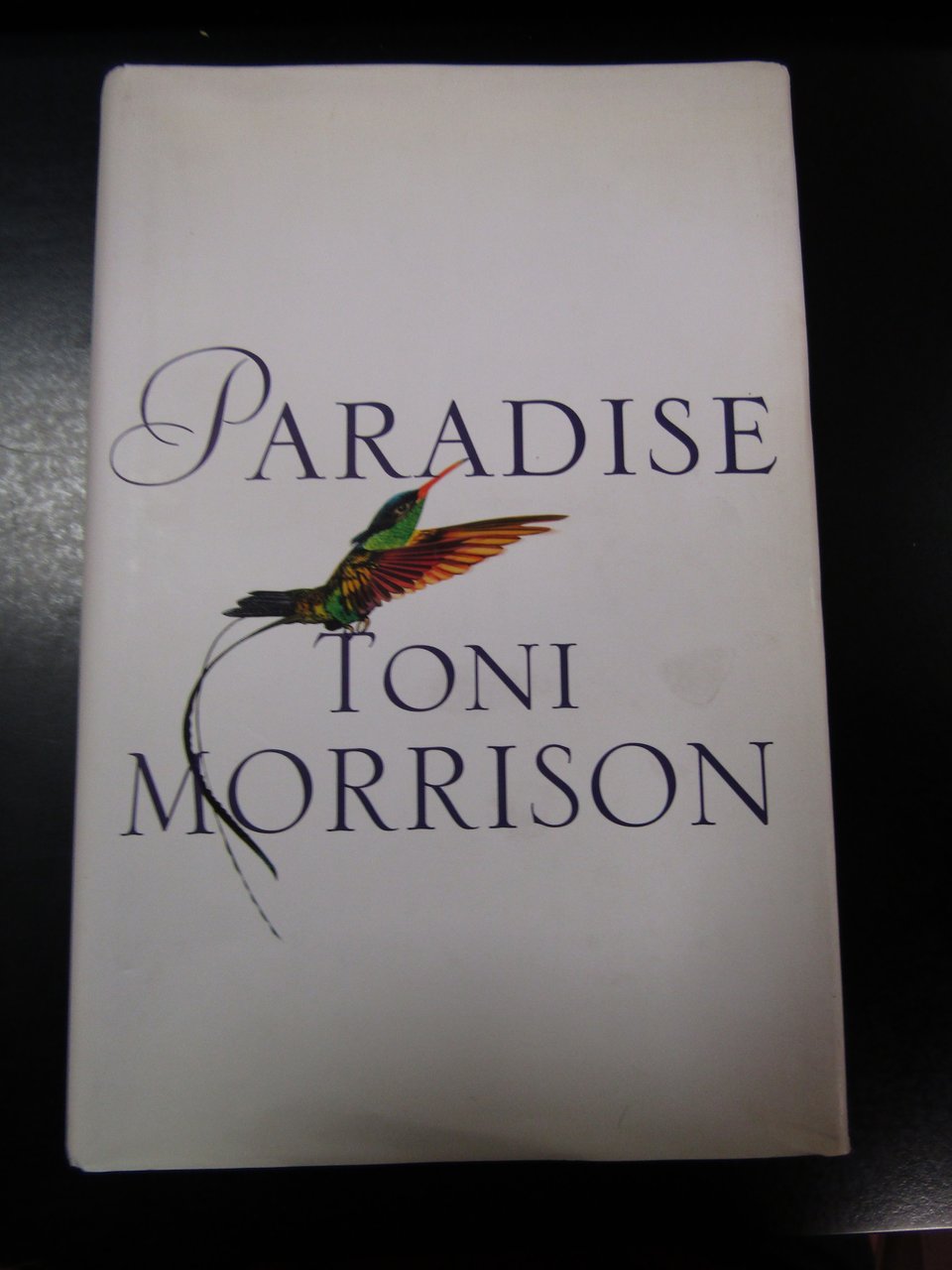 Morrison Toni. Paradise. Chatto &amp; Windus 1998.