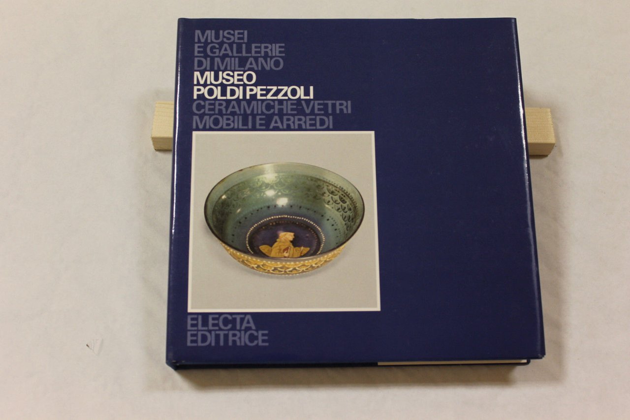 Museo Poldi Pezzoli, ceramiche-vetri, mobili e arredi