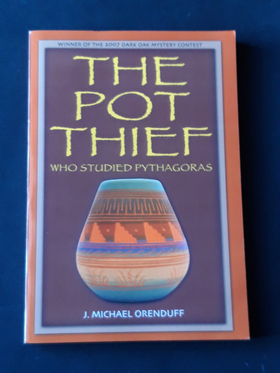 Orenduff J. Michael, The pot thief who studied Pythagoras, Aakenbaaken …