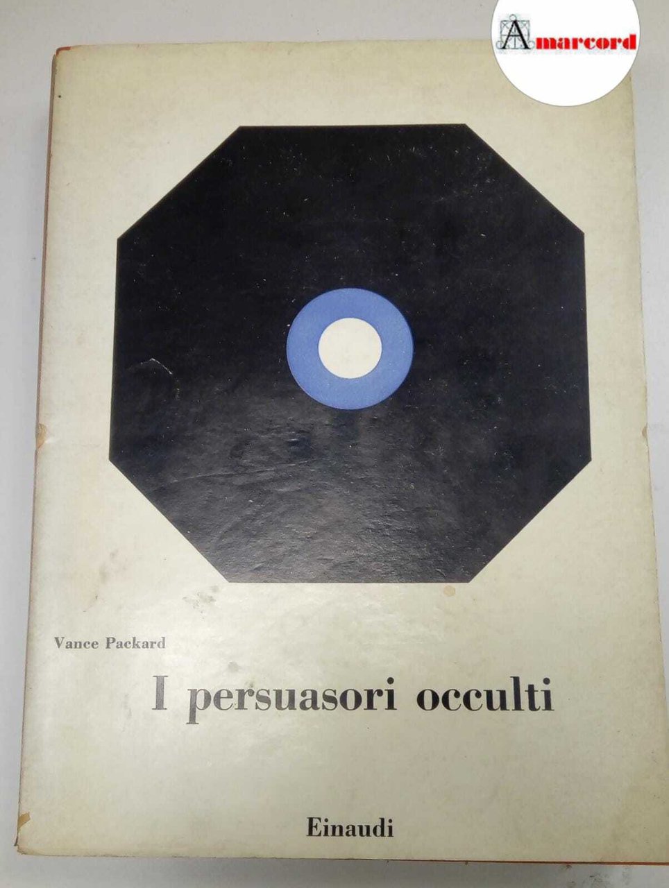 Packard Vance. I persuasori occulti. Einaudi 1958.