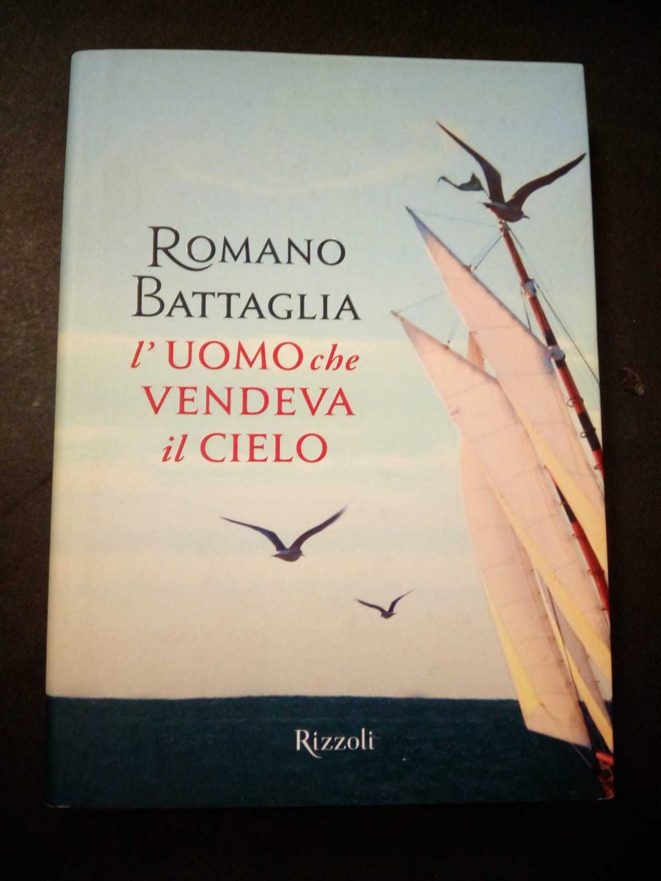 Romano Battaglia. L'uomo che vendeva il cielo. Rizzoli. 2011