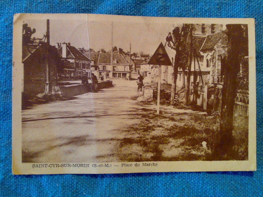 SAINT CYR SUR MORIN - PLACE DU MARCHE - 1950