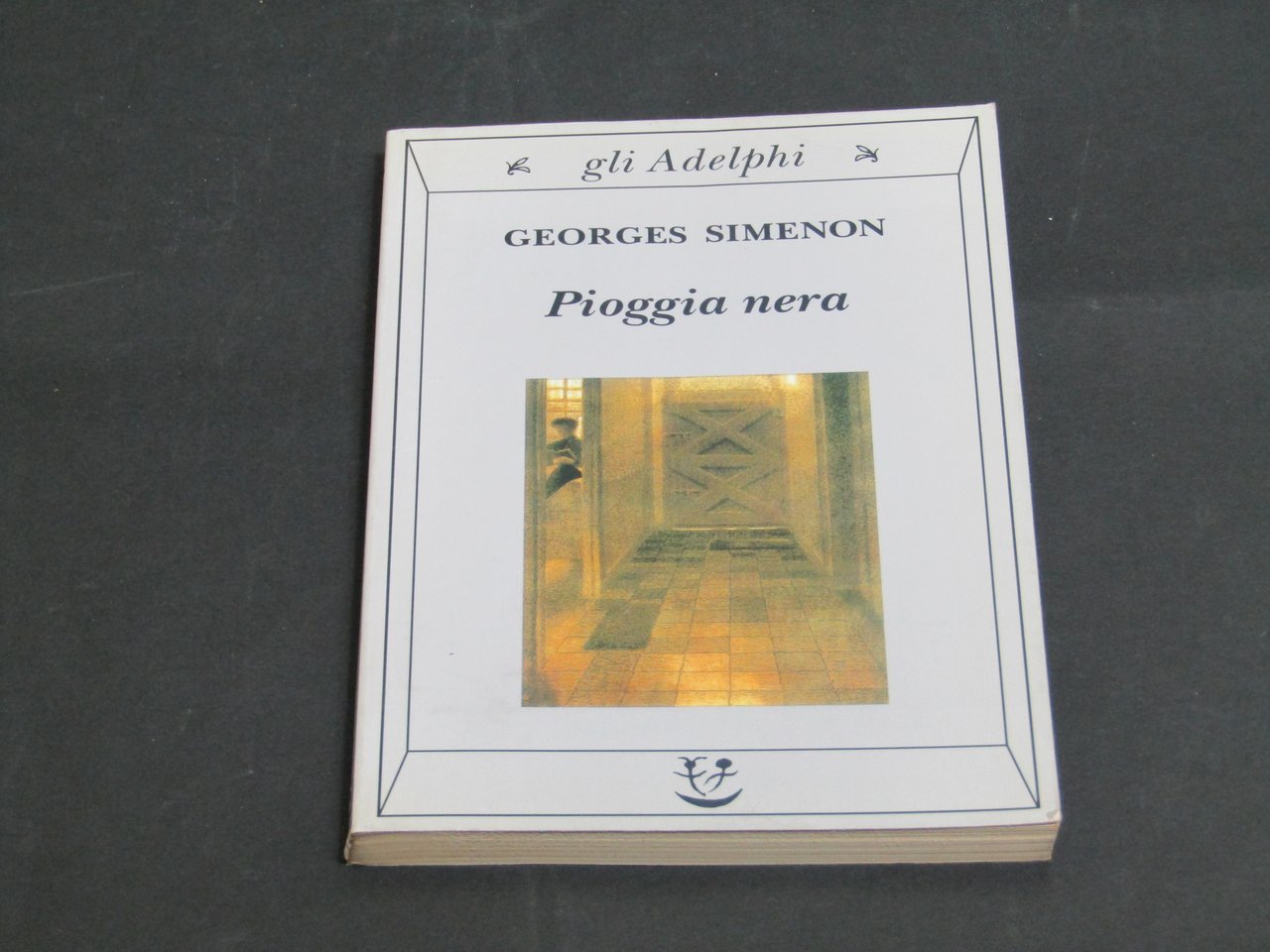 Simenon Georges. Pioggia nera. Adelphi 2002.