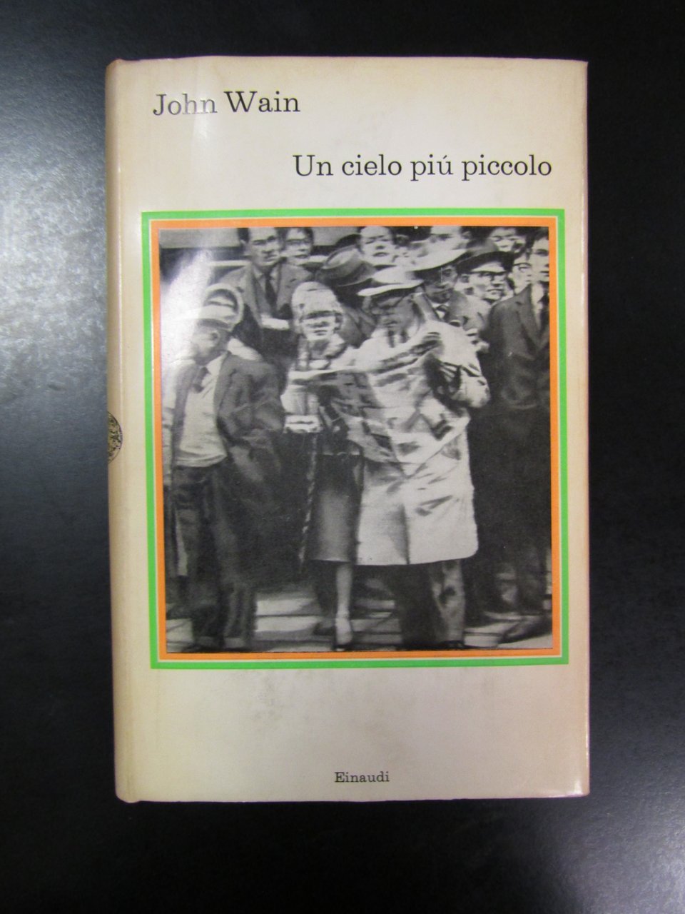 Wain John. Un cielo più piccolo. Einaudi 1971.