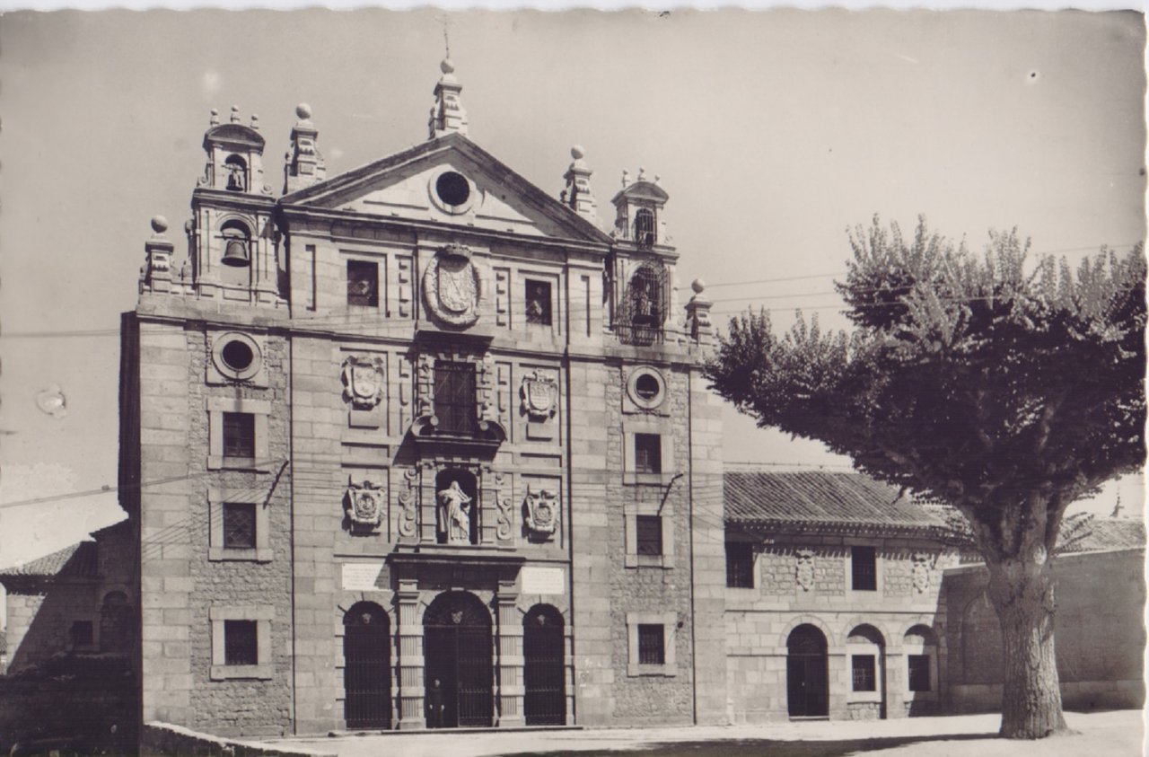 Avila. Fachada principal del Convento de Santa Teresa. Non viaggiata
