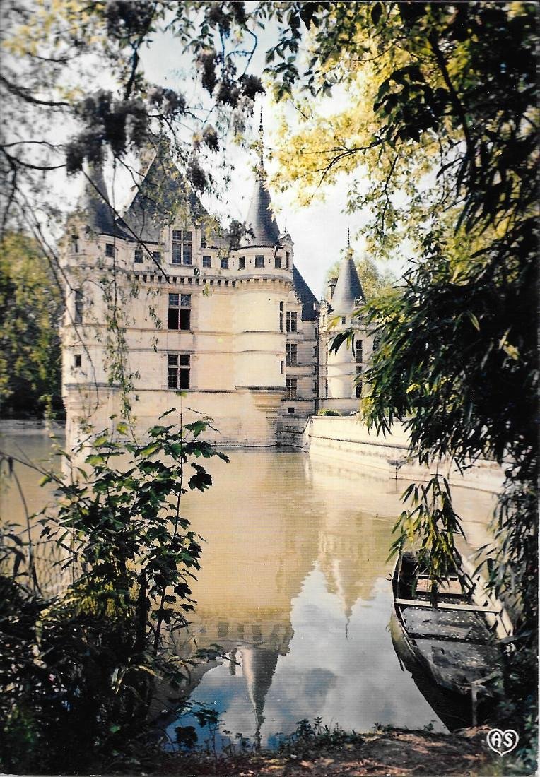 Azay Le Rideau. Le Chateau se mirant dans un bras …
