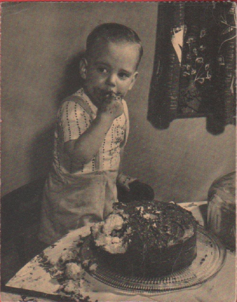 Bambino con Torta. Non viaggiata