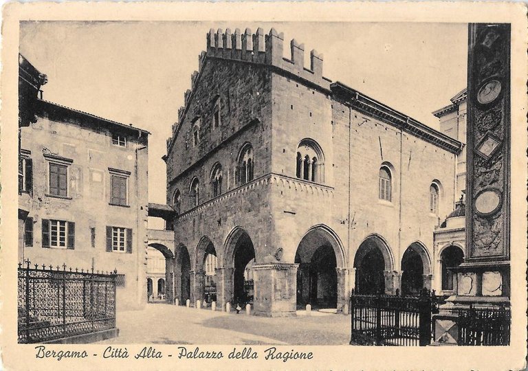 Bergamo. Città Alta. Palazzo della Ragione. Non viaggiata stampa XX EF