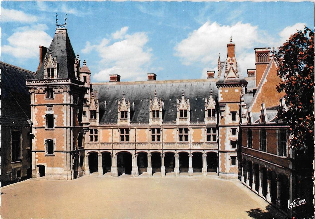 Blois. La cour d'honneur du chateau. Non viaggiata
