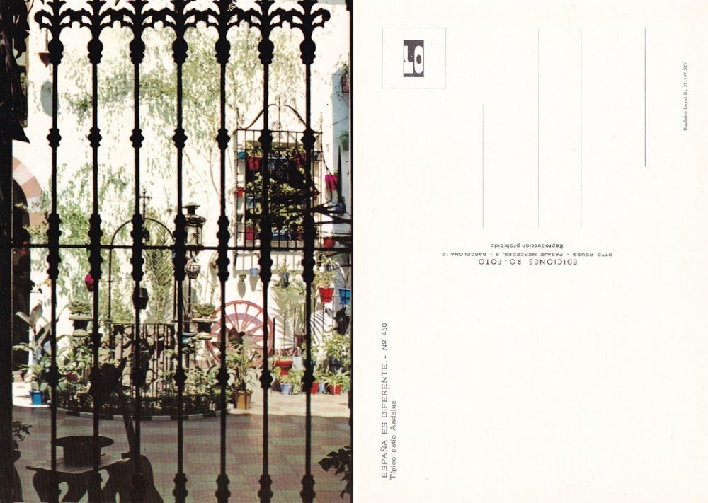 Espana es diferente. Tipico patio Andaluz. Non viaggiata