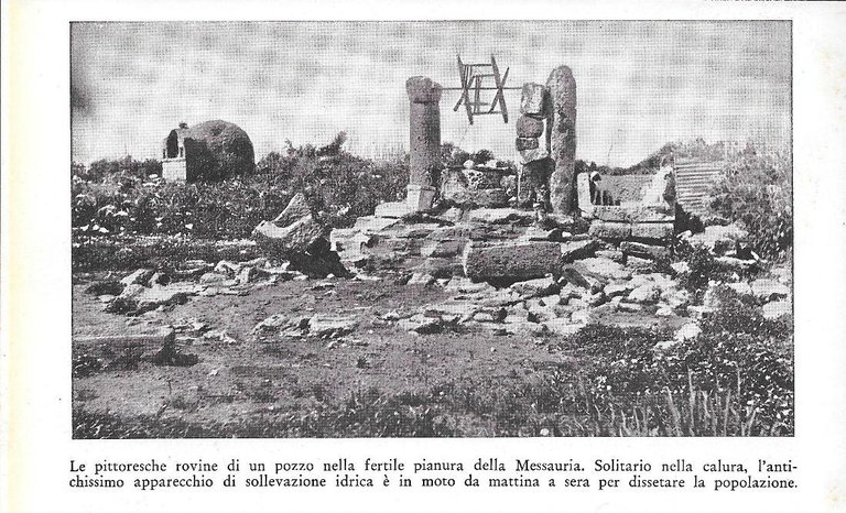 Famagosta, un tratto delle mura veneziane/Rovine di un pozzo in …