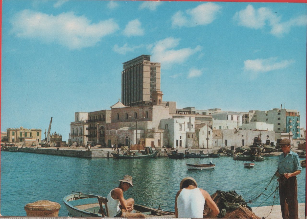 Gallipoli (LE). Scorcio antico porto. Non viaggiata