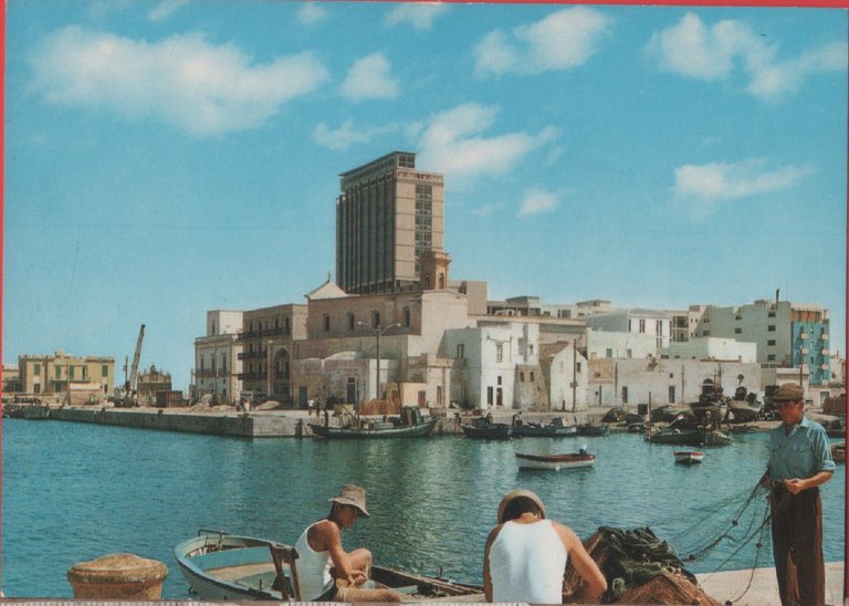 Gallipoli (LE). Scorcio antico porto. Non viaggiata