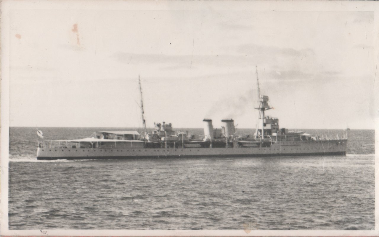 HMS Danae (D44). Photo