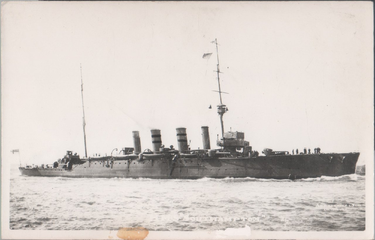 HMS Southampton (83). Photo | Immagine principale