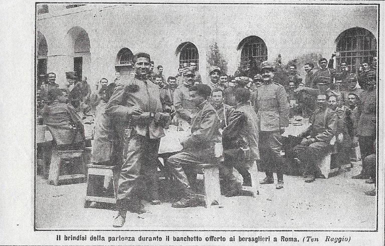 Il brindisi della partenza dei bersaglieri a Roma. Advertising  1911