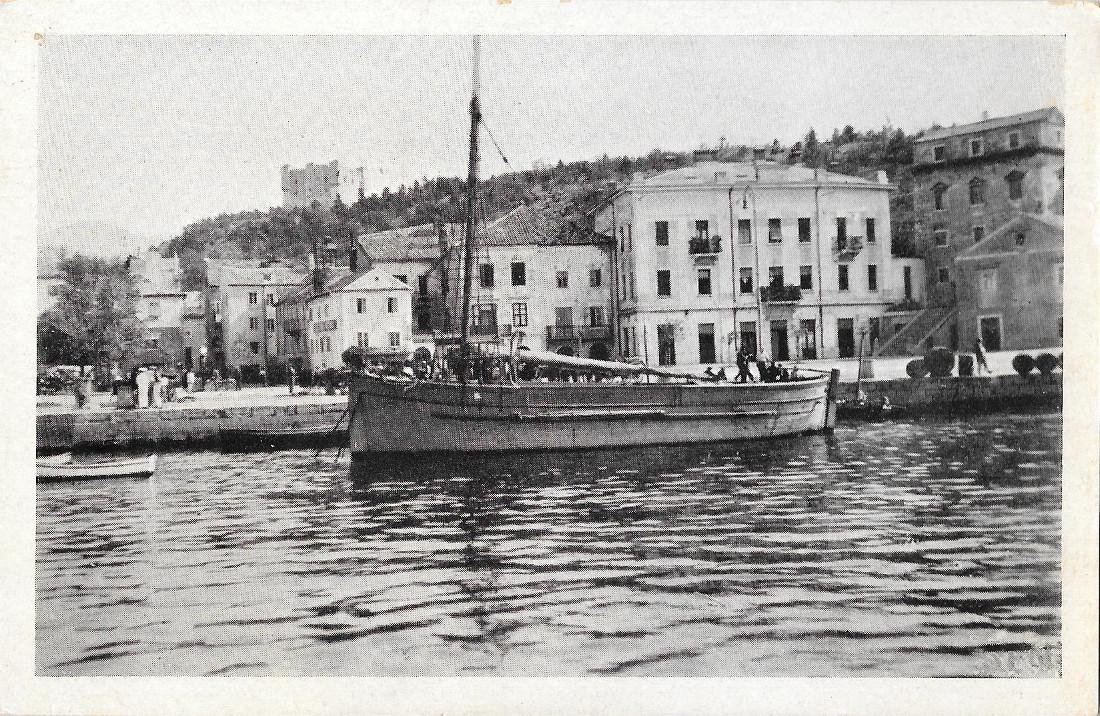 Imbarcazione in porto sconosciuto. Non viaggiata