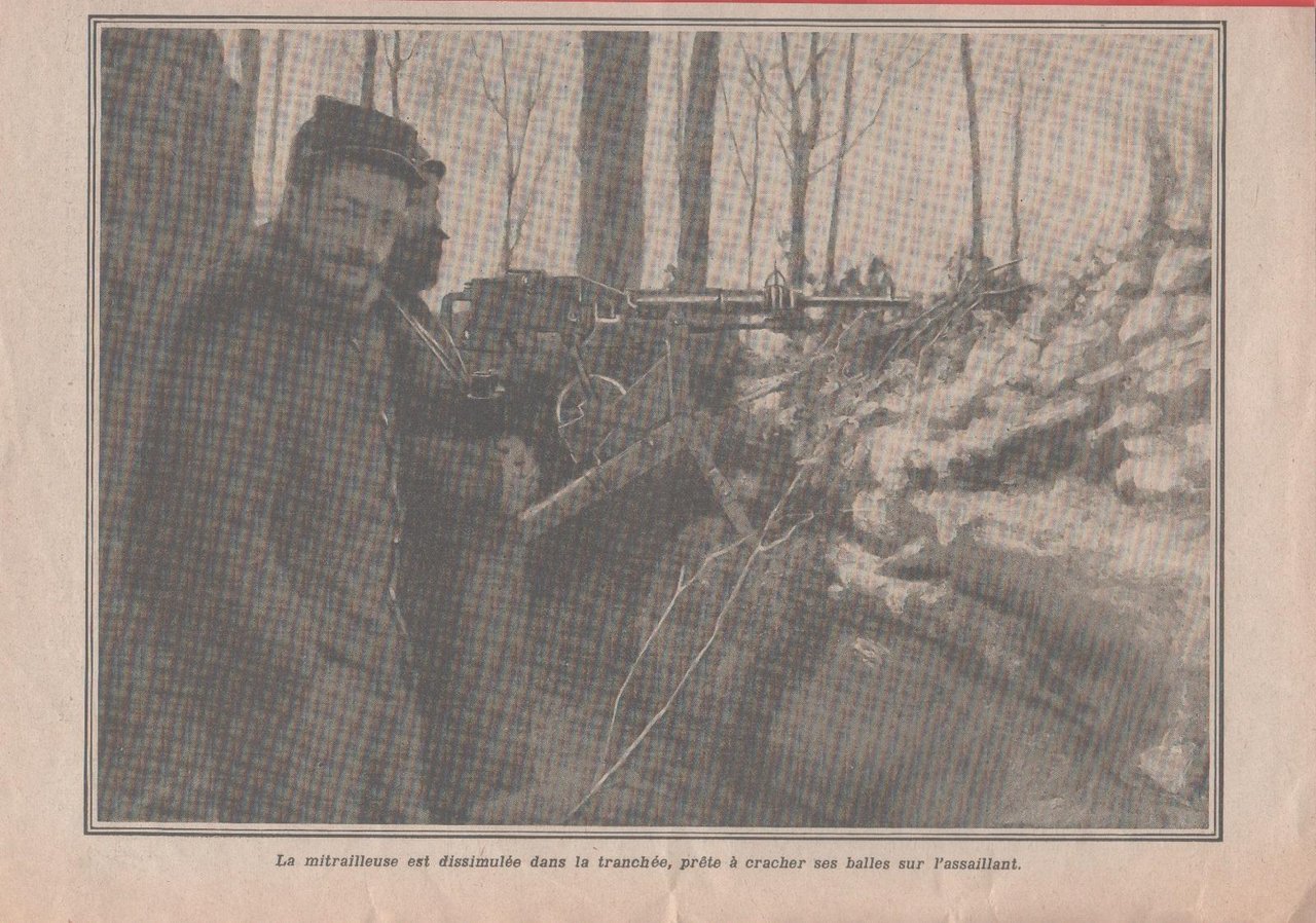 IWW. La mitrailleuse est dissimule dans un tranchee prete a …