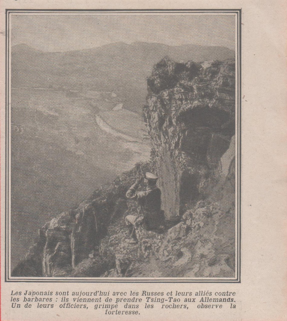 IWW. Un ufficiale giapponese osserva la fortezza di Tsing Tao …