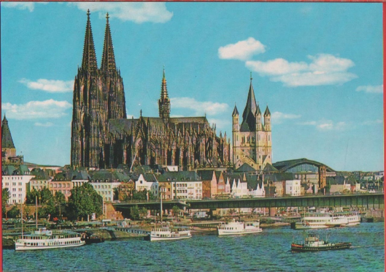 Koln am Rhein. Rheinufer mit Dom. Gr. St. Martin