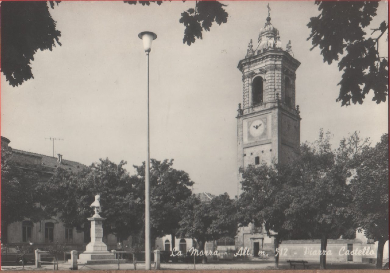 La Morra (CN). Alt m 512. Piazza Castello. Non viaggiata