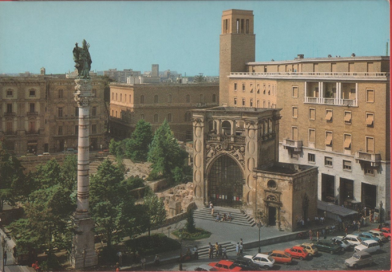 Lecce. Piazza S. Oronzo. Il Sedile. Non viaggiata