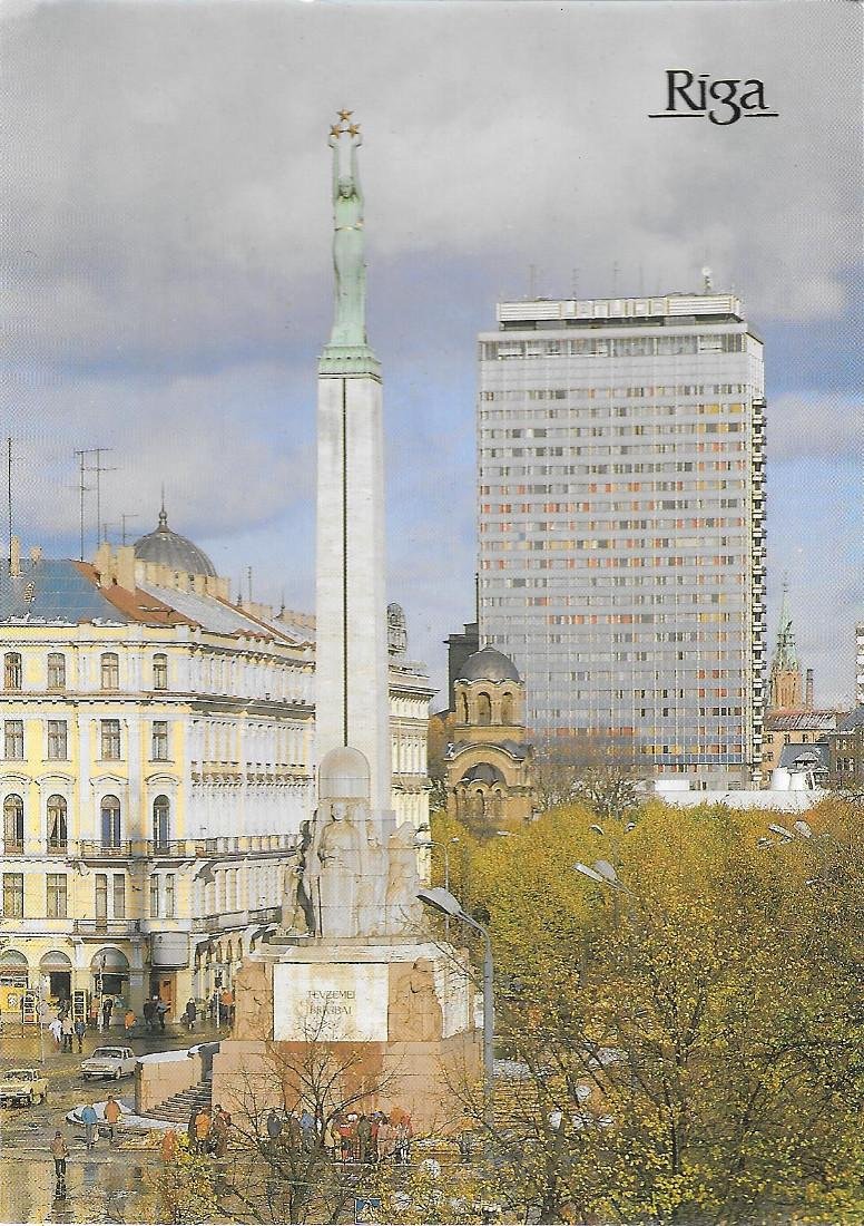 Lettonia. Riga. Monument to Liberty in the background Hotel Latvija. …
